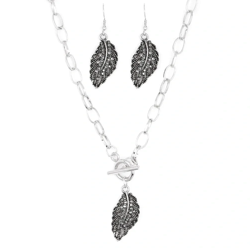 Pilot Quest Paparazzi Leaf Necklace & Earrings Set - Picture 1 of 3